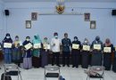 Ka Dispendik Sampaikan Penghargaan Walikota Surabaya Untuk Pembina Keluarga Sadar Iklim