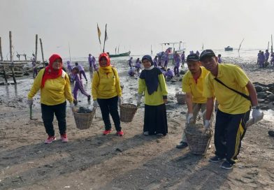 Bersih Pantai, Anak-Anak Menikmati Bermain Pasir Lumpur