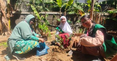 Naziya Putri Syafira Ajak SMPN 34 Surabaya Teruskan Gerakan Penghijauan Naziya Putri Syafira Ajak SMPN 34 Surabaya Teruskan Gerakan Penghijauan