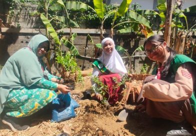 Naziya Putri Syafira Ajak SMPN 34 Surabaya Teruskan Gerakan Penghijauan Naziya Putri Syafira Ajak SMPN 34 Surabaya Teruskan Gerakan Penghijauan