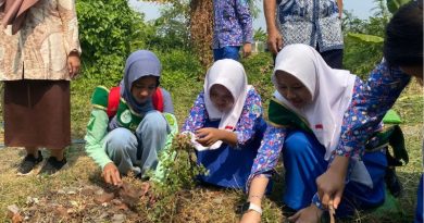 Naziya Perkuat Gerakan Penghijauan SMPN 18 Surabaya dengan Bidara Hasil Budidayanya Naziya Perkuat Gerakan Penghijauan SMPN 18 Surabaya dengan Bidara Hasil Budidayanya