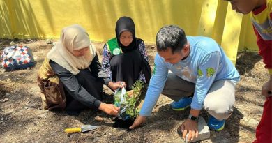 Gerakan Tanam Pohon Putri LH 2025 Naziya Berlanjut di SMPN 59 Surabaya